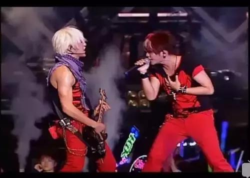 二次元女生正能量不良头像，二次元不良病娇图——【鬼鬼】♡微信（劈腿3男、亲密照和私密对话曝光）