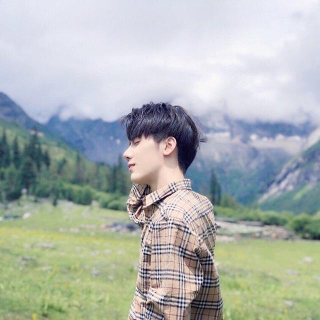 伤感头像男生孤独失望 qq伤感头像男生带孤微信，伤感头像男生孤独失望 qq伤感头像男生带孤（是你不在我身边却在我心里。）