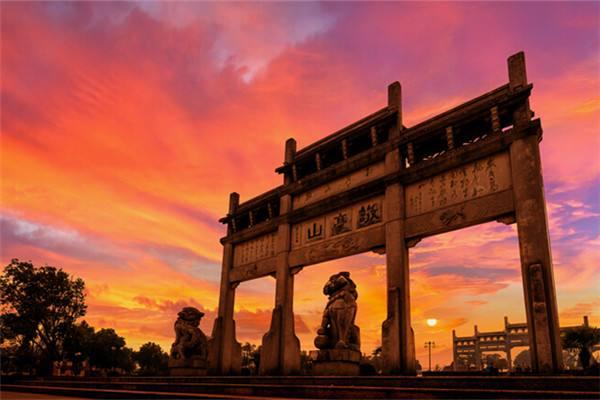 只有敬亭山是什么意思，敬亭山啥意思（宣城敬亭山——诗仙口中的“相看两不厌）