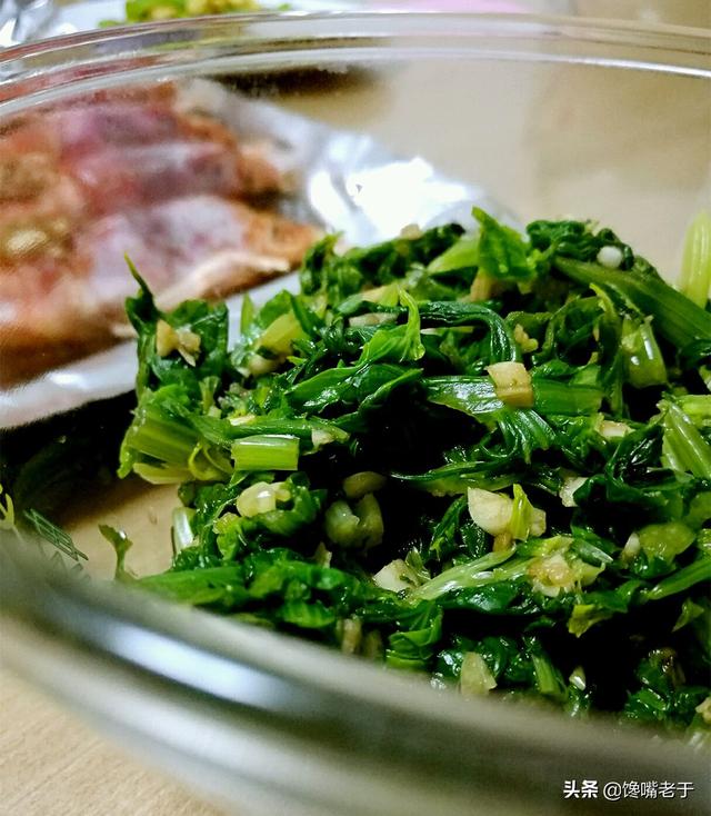 用芹菜叶做咸菜的简单方法，芹菜叶能做咸菜吗（我家此菜叶子从不扔）