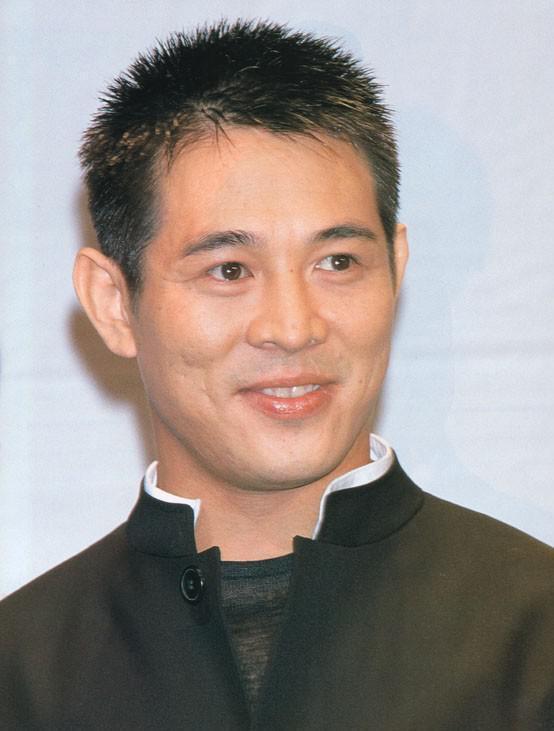 为什么明星都喜欢加入新加坡国籍，为什么这么多明星是新加坡的（明星大老板选择移民的真正原因）