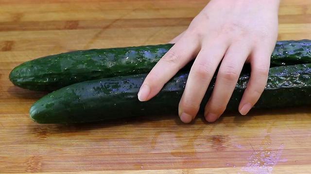 怎样做美味的凉拌黄瓜花生，花生凉拌黄瓜怎么做好吃（凉拌黄瓜吃了30年）