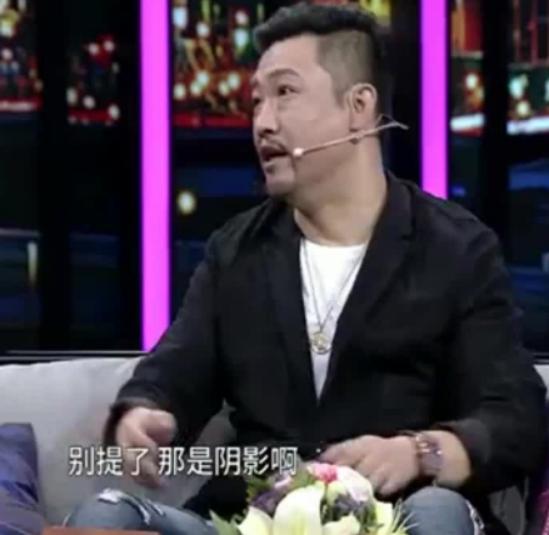 “喜剧接班人”贾冰：35岁辞去副处级工作，娶美女妻子，人生赢家