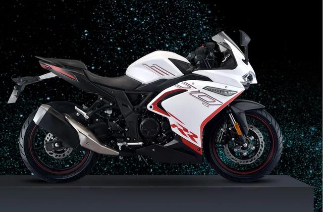 gv300与摩枭500怎么选，摩枭500摩托车质量怎么样（摩枭500和它们与GSX250R）