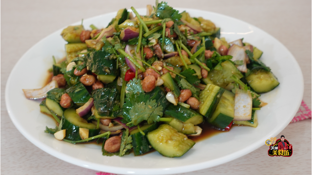 洋葱黄瓜凉拌的做法，凉拌洋葱黄瓜的做法（教你美味的拍黄瓜做法）