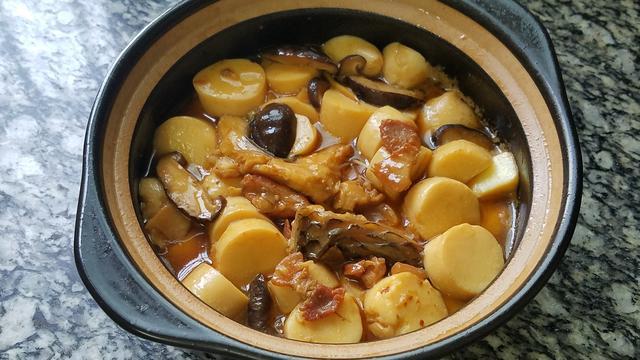 豆腐炖鱼的做法，豆腐炖鱼最简单的做法（豆腐炖鱼这样做）