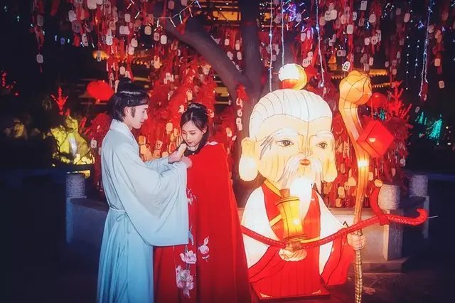 2020年大雁塔喷泉几点开始，大雁塔喷泉2020年12月（升级改版后的大雁塔喷泉表演时间公布）