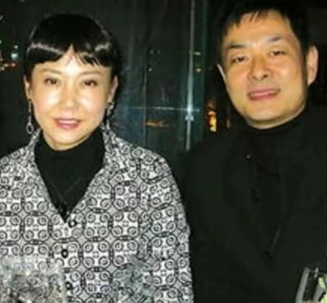 倪大红与老婆合影，这10位老戏骨和妻子