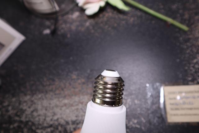 led灯泡螺口有几种，用得起的好光——魅族