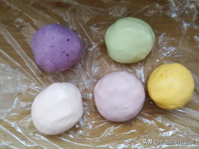 制作五彩汤圆的步骤，教你做彩色小汤圆