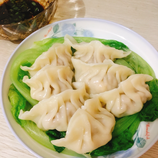 鸡肉饺子馅怎么做好吃，鸡肉饺子馅怎么做好吃窍门（玉米加1块鸡肉剁成馅做饺子）