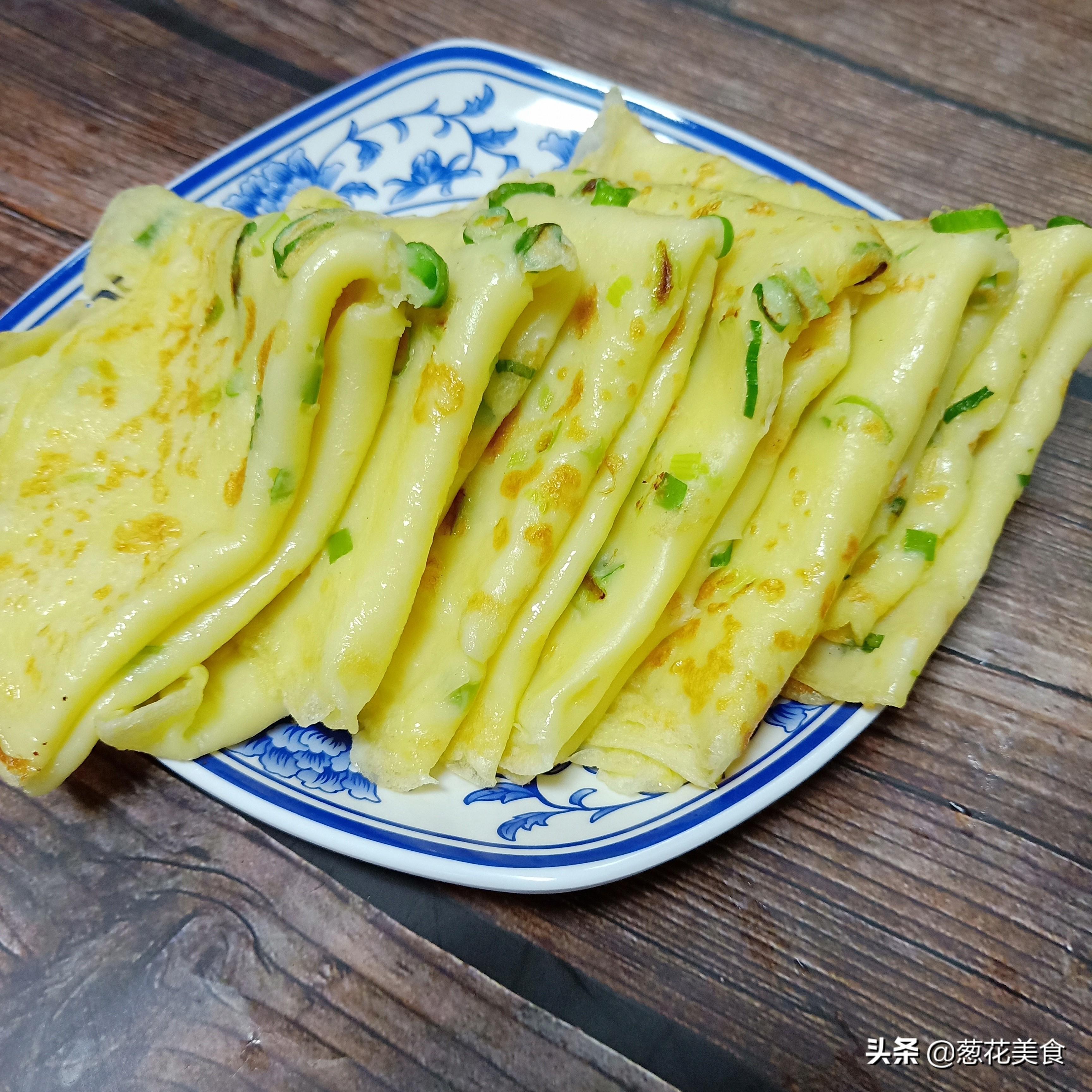 早餐鸡蛋煎饼的做法，不用发面也不用揉面，只需一搅一煎就做好了