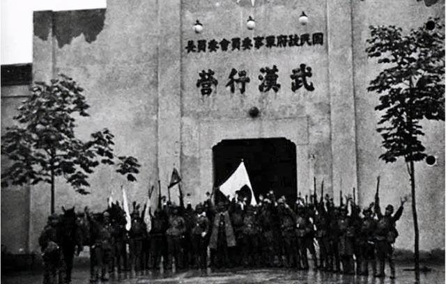 余则成的原型是谁，余则成历史原型是谁（45年后终回大陆）