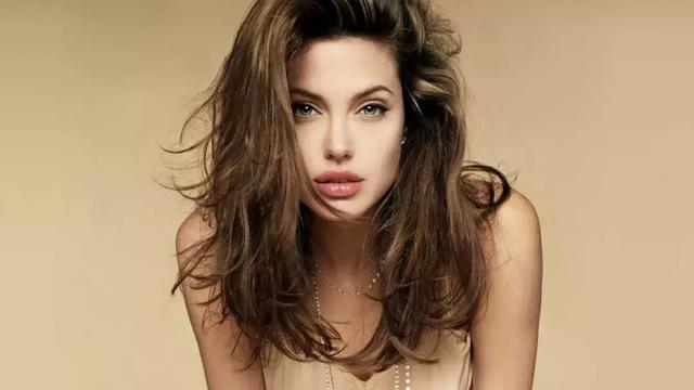 ckj眼镜架属于什么档次，ckj眼镜是什么价位（肖战在眼睛上动了什么手脚）