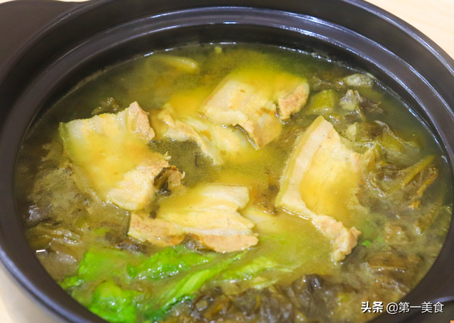 酸菜肉片的做法，水煮酸菜肉片的做法（酸菜炖肉直接下锅绝对又腥又苦）