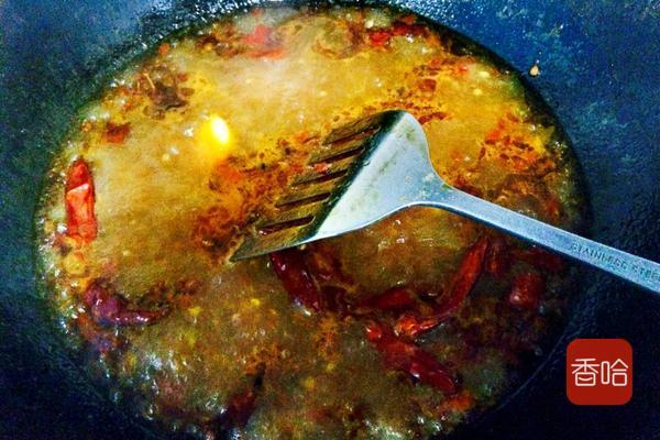 火锅底料的做法，家庭简易清汤火锅底料（教你自制火锅底料）