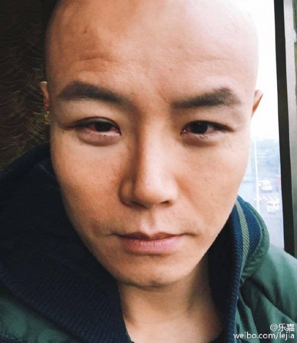 乐嘉回应强吻谢娜事件，他感情坎坷，一共有三段婚姻，三个孩子