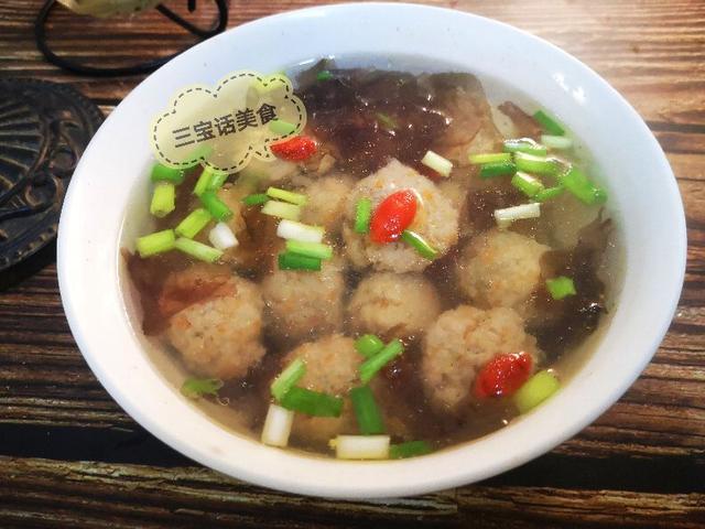 羊肉肉丸汤的做法，三宝自制羊肉丸子汤