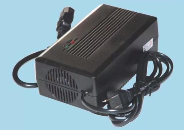 充电器进水了还能用吗，充电器进水了怎么办（如果电动车充电器进水了怎么办）