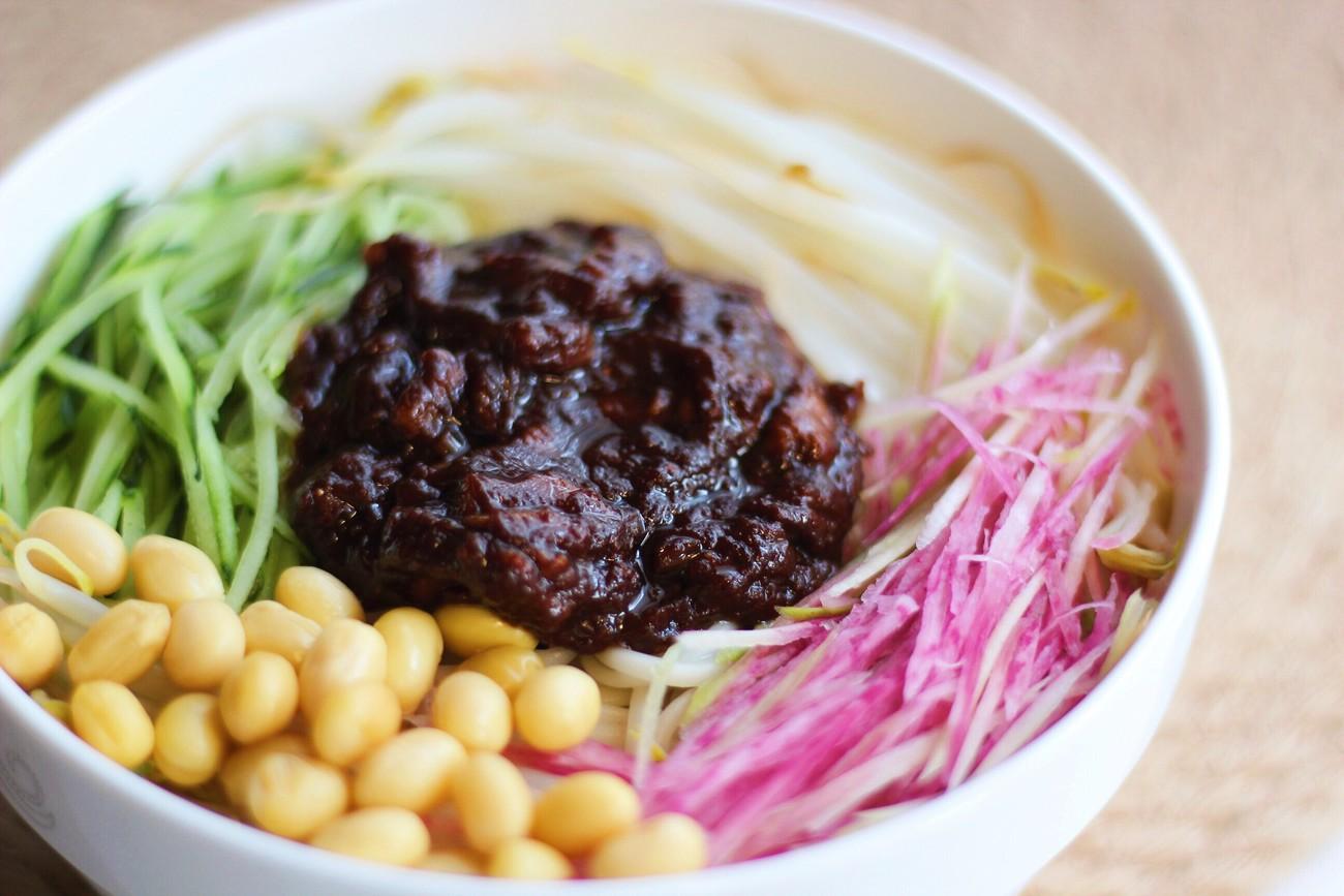 炸酱面的酱做法图解，炸酱面面酱的做法（最关键的核心就是酱料）