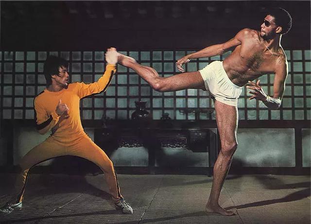 梦见螳螂什么寓意，梦见螳螂什么寓意呢（为什么李小龙的妻子在李小龙去世后）