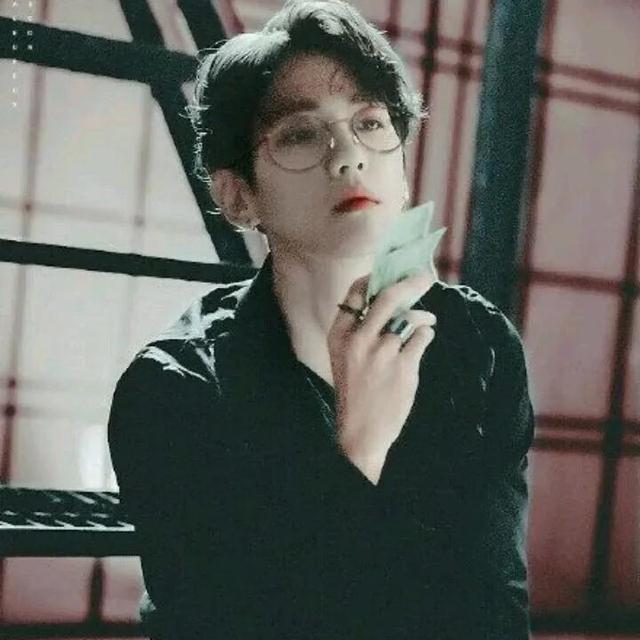 airpods电量怎么看，ins成熟帅气真人魅力男生头像 远渡人间惊鸿宴微信（分享：帅气超A·男生头像）