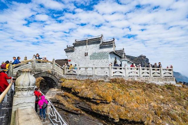 梵净山在哪里呢，梵净山在哪里个省哪个市（北半球最古老的生态乐园）