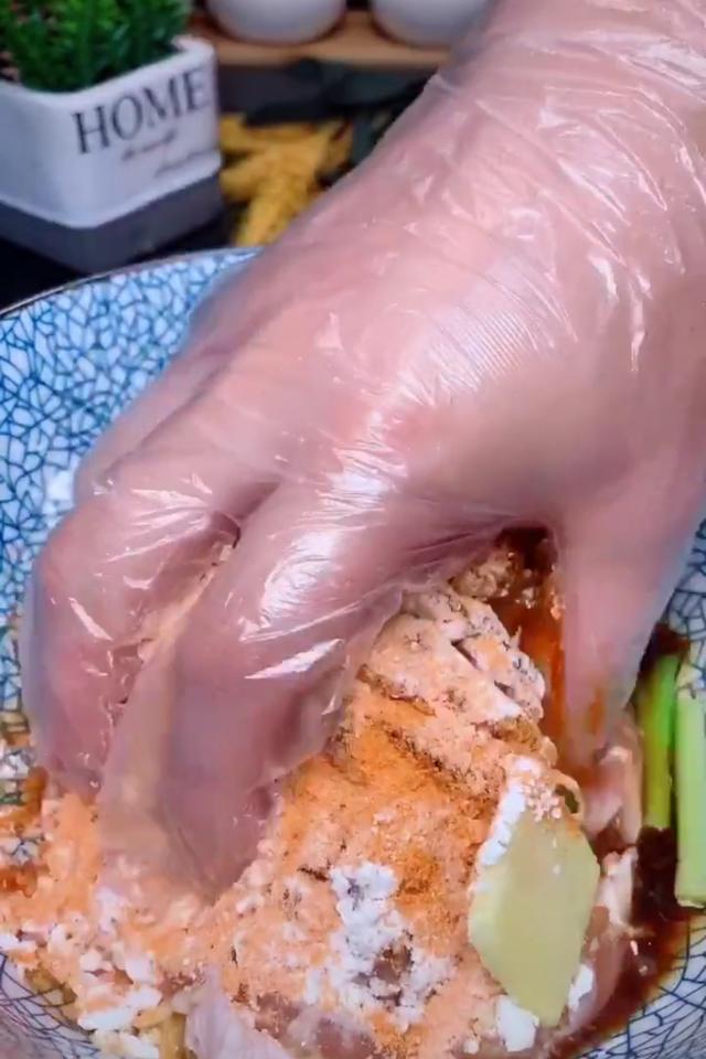 锡纸亮面接触食物还是反面，锡纸分正反面吗（餐桌上不可多得的一道好菜）