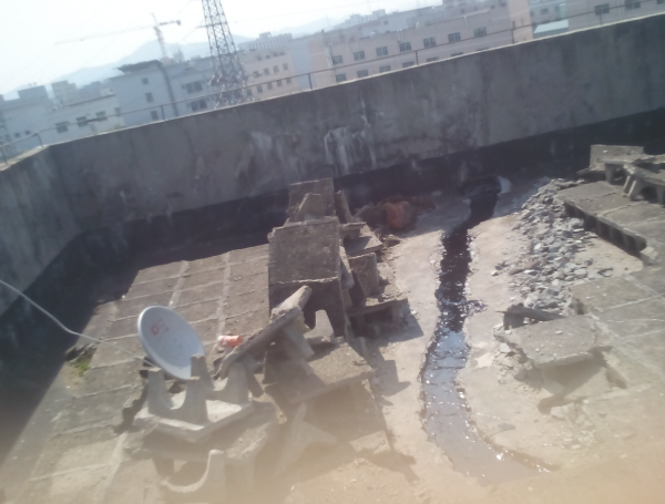 楼顶漏水用什么补漏最好，房顶漏水最好补漏方法（记住这5种材料的不同）