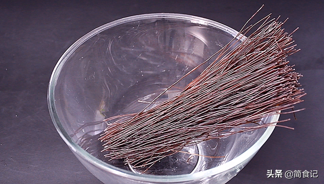 酸辣蕨根粉的做法大全，香辣蕨根粉的做法（大厨教你酒店做法）