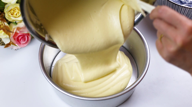 烤蛋糕需要准备什么材料，初学者做蛋糕需要些什么食材（出炉瞬间被烧光）