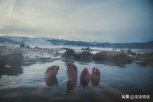 怎么撩男生套路聊天，怎么撩男生才会心动（很甜很撩的套路撩男生）