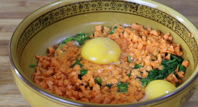 芹菜叶子怎么做好吃，蒸芹菜叶的做法详细步骤（搞定一家人早餐）