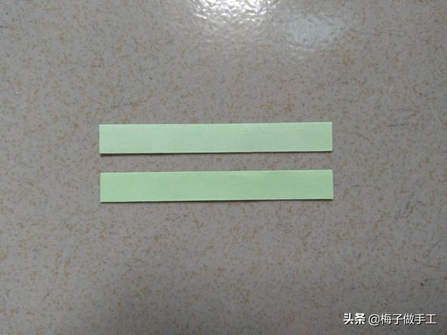 纸扇的折法，纸扇的折法(简单实用)（童年玩具纸扇子怎么折）
