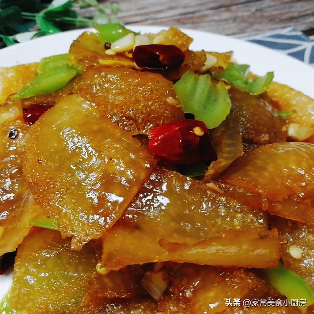 干皮肚怎么泡，干皮肚怎么泡能泡的多（尖椒炒皮肚这样做香辣入味）