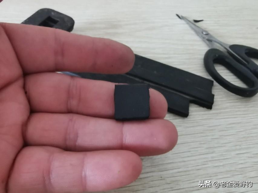 奇特绑钩法大揭秘：一学就会的钓鱼钩绑法，轻松提升上鱼率！