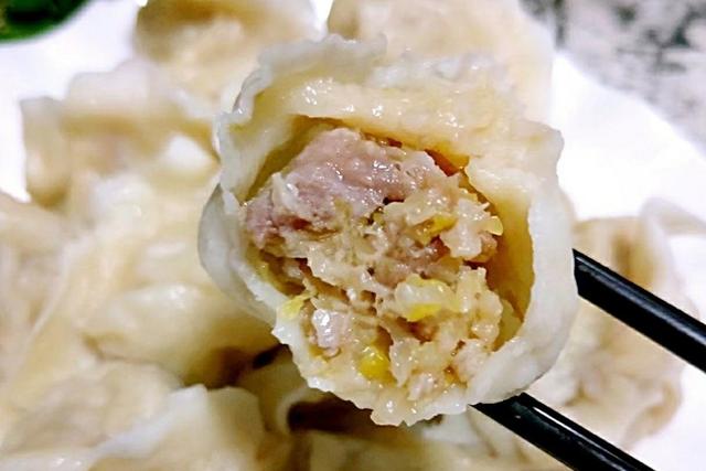 四川酸菜是什么菜做的，四川酸菜是什么菜做的叶子（奶奶都这样腌上一缸酸菜）