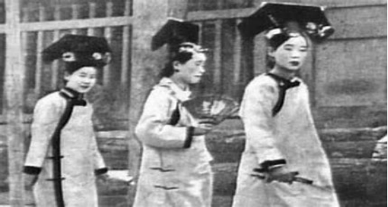 容妃为什么被贬，历史上容妃的下场（康熙将容妃送进宗人府贬为马奴）