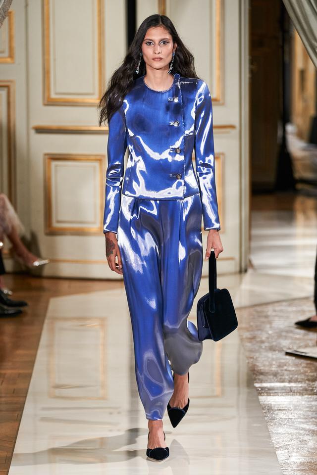 阿玛尼衣服什么档次，阿玛尼服饰什么档次（Privé2021秋季高定女装）