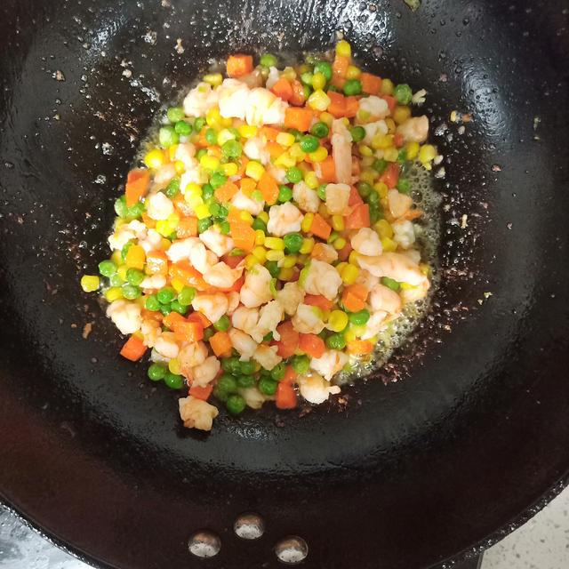 虾仁玉米的做法，玉米粒虾仁的做法（大人小孩都爱吃的玉米虾仁炒鸡蛋）