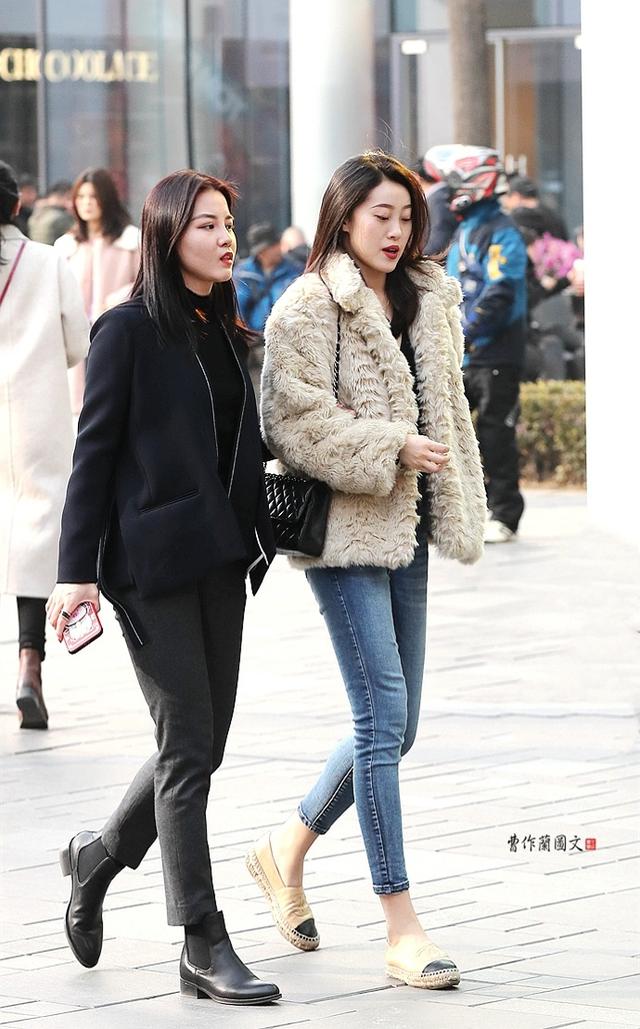 渔夫鞋怎么搭配衣服图片，米色鞋子怎么搭配（街拍：用渔夫鞋搭配秋装的美女）