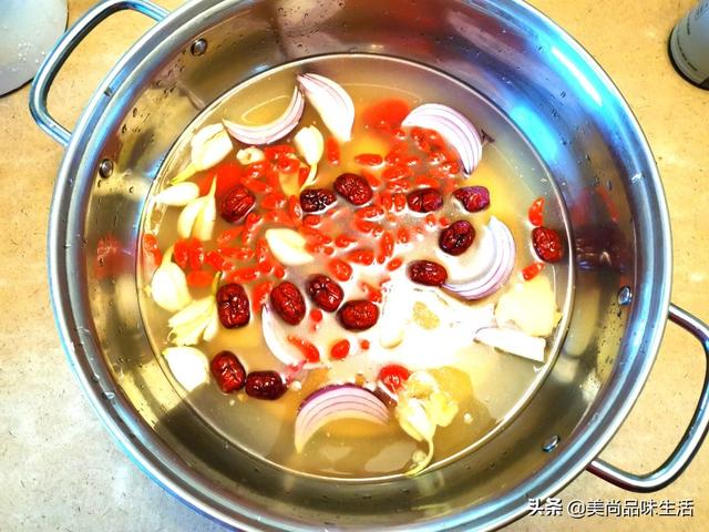 家庭简易清汤火锅底料，自制清汤火锅底料（火锅汤底用什么熬最好）