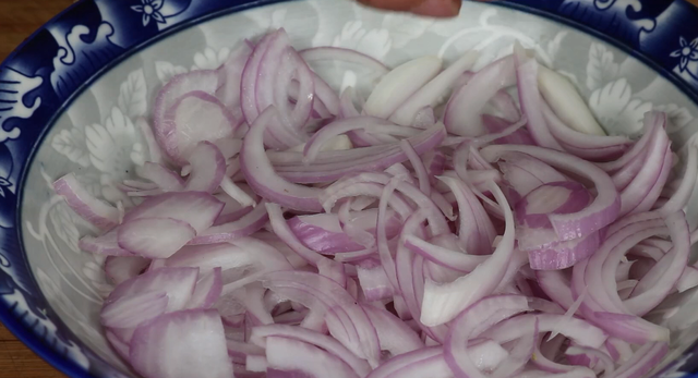 葱头怎么做好吃，葱头怎么炒好吃（洋葱最好吃做法）