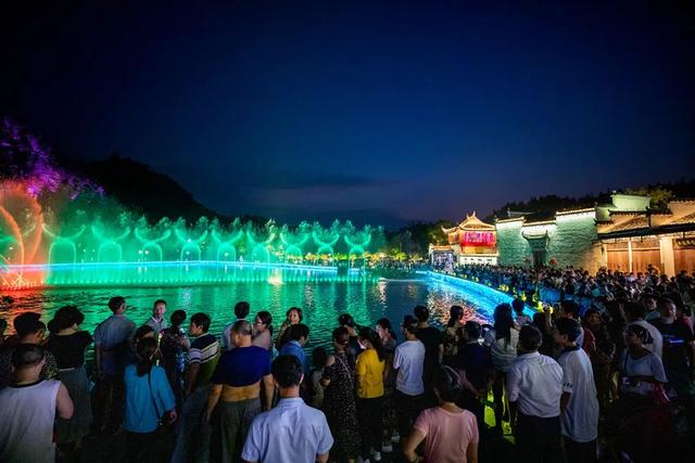 宏村在哪里，安徽宏村在哪里（宏村、西递等旅游景区恢复开放）