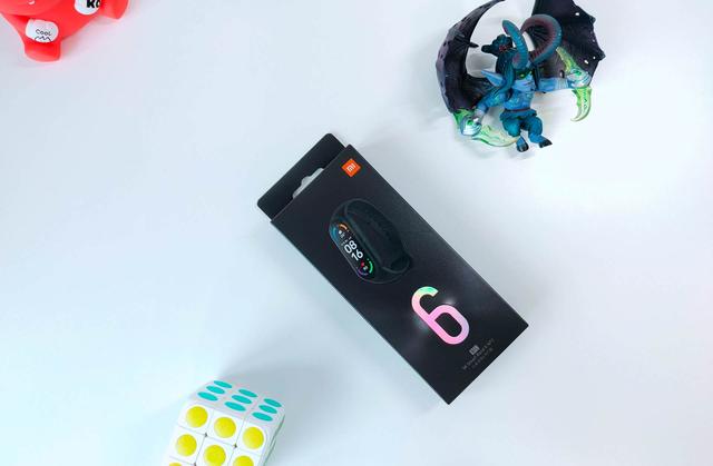 小米手环充电需要大力扣吗，小米手环使用前要不要充满电（干掉按键+血氧检测+心率监测）