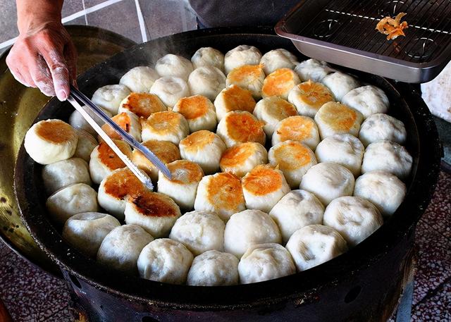 水煎包怎么煎，水煎包 生煎包（欢乐番茄丨水煎包怎么煎好吃）