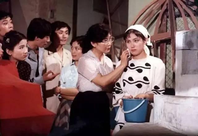 言情小说排行榜2013前十名，2013年小说排行榜言情（80年代父辈迷恋的“挂历女神”）