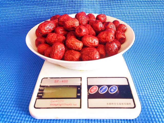 红枣泡酒怎么做，红枣泡酒的制作方法（这样泡制的红枣酒好喝）