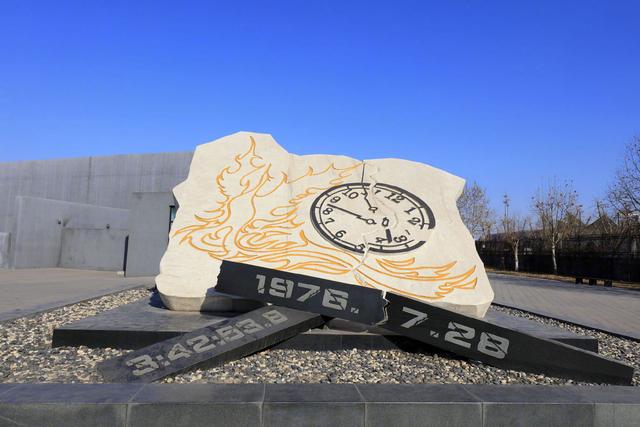 唐山大地震发生时间，唐山大地震时间发生的时间是多少（三次地震加起来上百万人死亡）