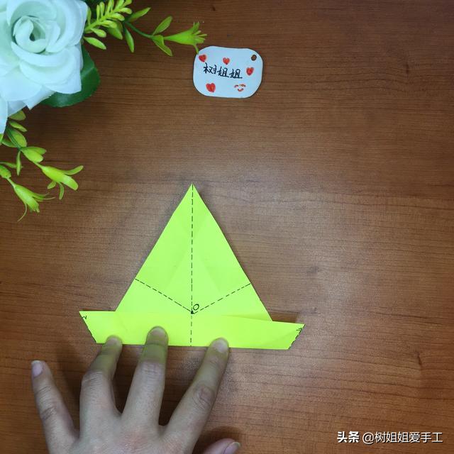 飞镖怎么折飞得远又简单，简单的手工折纸（1个正三边形折出来的飞镖与风车）